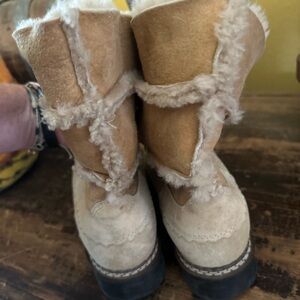 Blondo Tan Cream Suede Shearling Round Toe Lace Up Winter Snow Boots